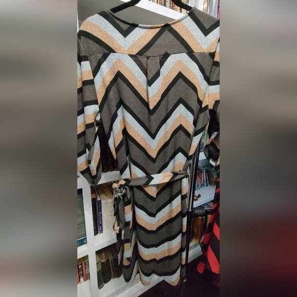 Chevron Patterned Zip-Up Jacket - Picture 2 of 4